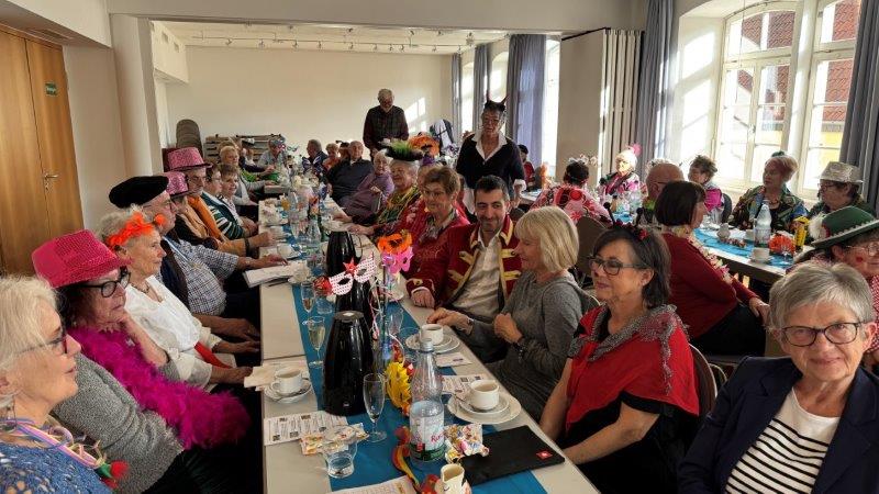 Tolle Stimmung im Glckelchen. Mittendrin Brgermeister Marc Pullmann.